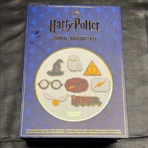 NWT 🌟Harry Potter Cookie Baking Kit by William-Sonoma